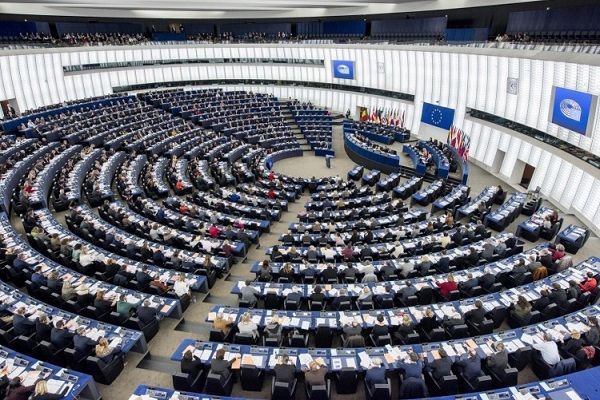 EP: Odlaganje pregovora sa Skopljem i Tiranom upozorenje za druge, promeniti odluku samita