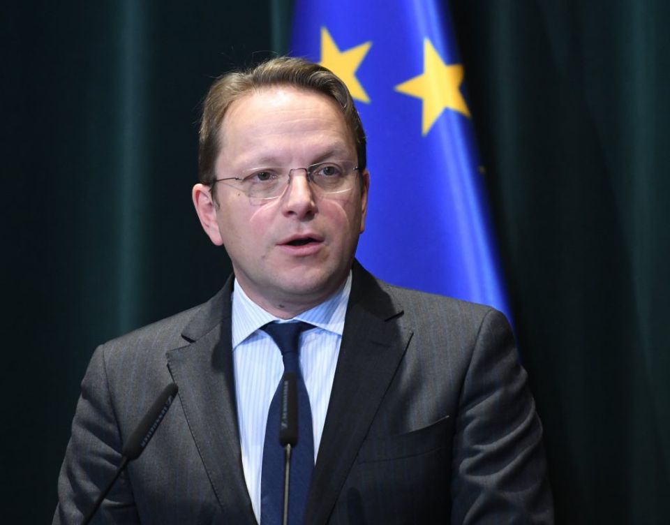 Varhelji: Srbija pravi male korake u usklađivanju sa spoljnom politikom Evropske unije