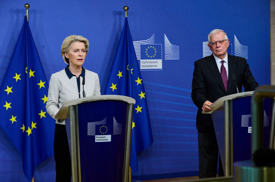 Evropska komisija predlaže osmi paket sankcija Rusiji, uključujući limit cene nafte