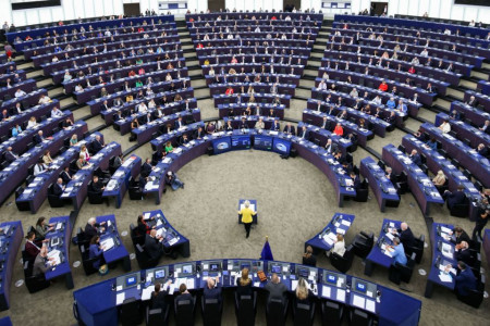 Savremena politika: Šta piše u novoj rezoluciji Evropskog parlamenta o represiji u Srbiji?